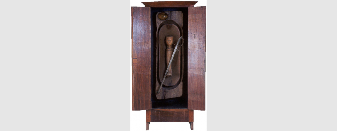 Farnese de Andrade. Madeira, prata, objeto, 177 x 77 x 53 cm, 1987 / 1995. Assinada Farnese.  Doação, 1998, Maria Augusta de Andrade Lopes e Lúcia Graça Truppel do Cabo.