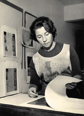 Fayga em seu ateliê. Rio de Janeiro, 1958.