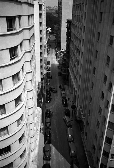 Rua Marconi, antes da abertura que a ligaria à avenida São Luís, c.1940