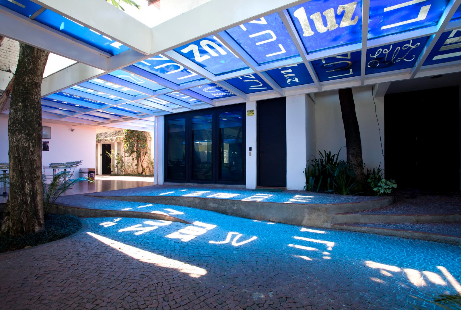 Intervenções II - Regina Silveira, 2011