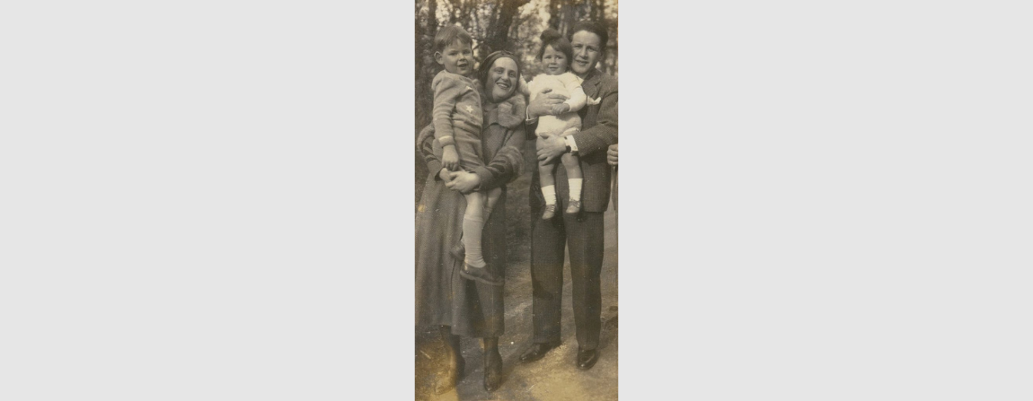 Jenny e Segall com os filhos Mauricio e Oscar no Jardim de Luxemburgo, 1931, Paris