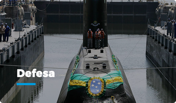 Imagem com a visualização de um submarino no porto. Ao clicar leva para a página de defesa.