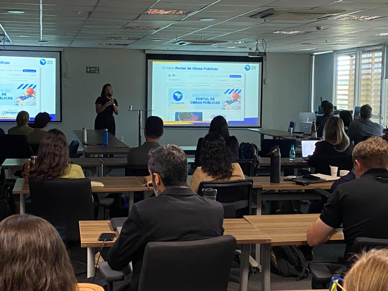 Apresentação de painel no evento