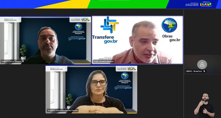 À frente dos painéis gerenciais, equipe da Diretoria de Transferências e Parcerias da União apresenta as novas funcionalidades disponíveis