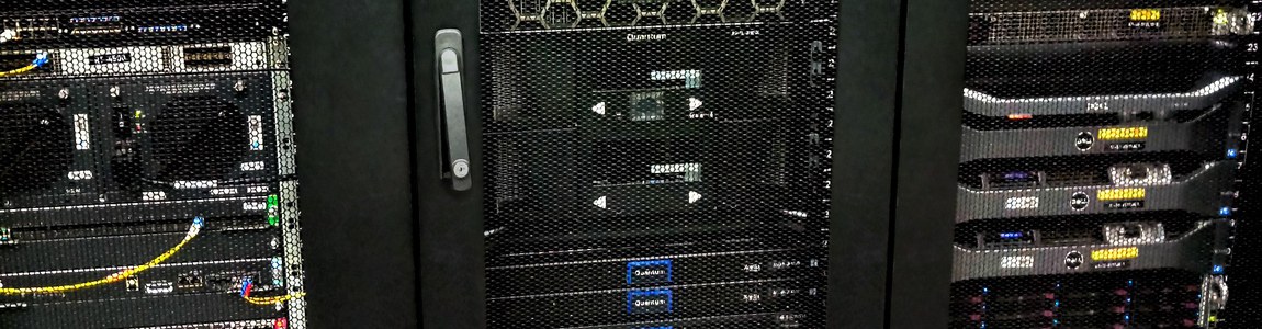 Imagem das anomalias na radiação cósmica de fundo capturadas pelo satélite Planck em 2013