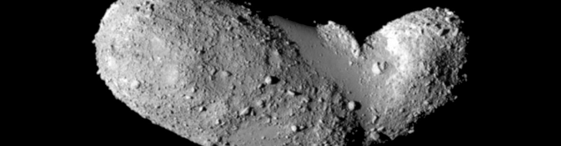 Imagem do asteróide 25143 Itokawa capturada sonda Hayabusa em 2005 (créditos: ISAS/JAXA)