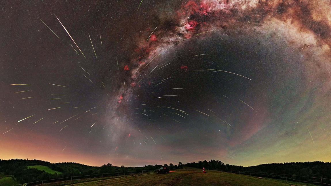 Chuva das Perseidas registrada na Polônia em 2024. Foto: Marcin Rosadziński via APOD NASA.