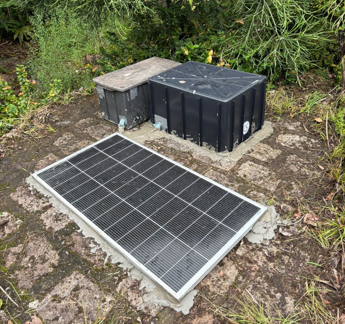 Estação sismográfica instalada em Ilhabela (IBL01)