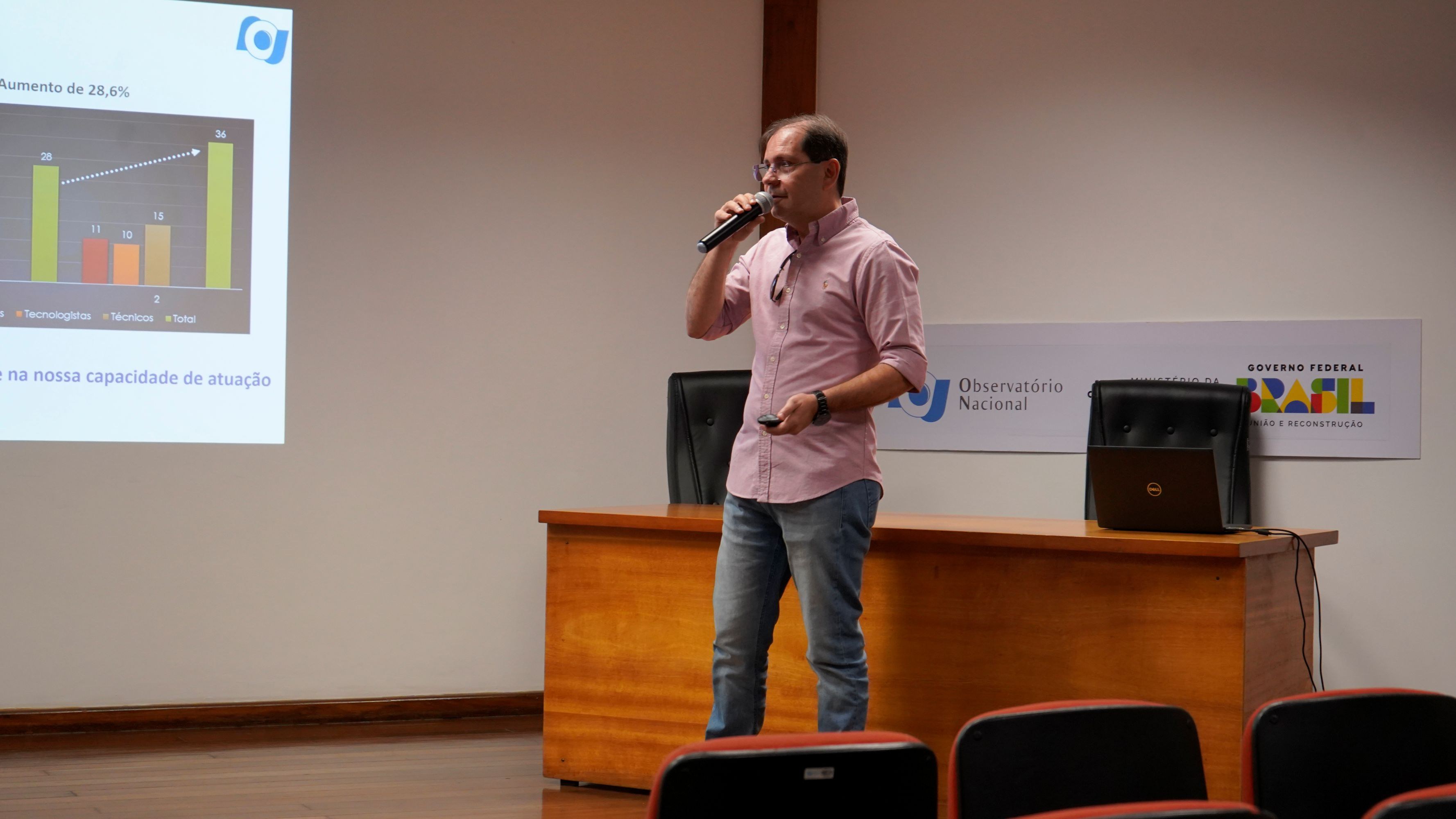 O gestor da Coordenação de Geofísica do Observatório Nacional (COGEO), Dr. Fábio Pinto Vieira