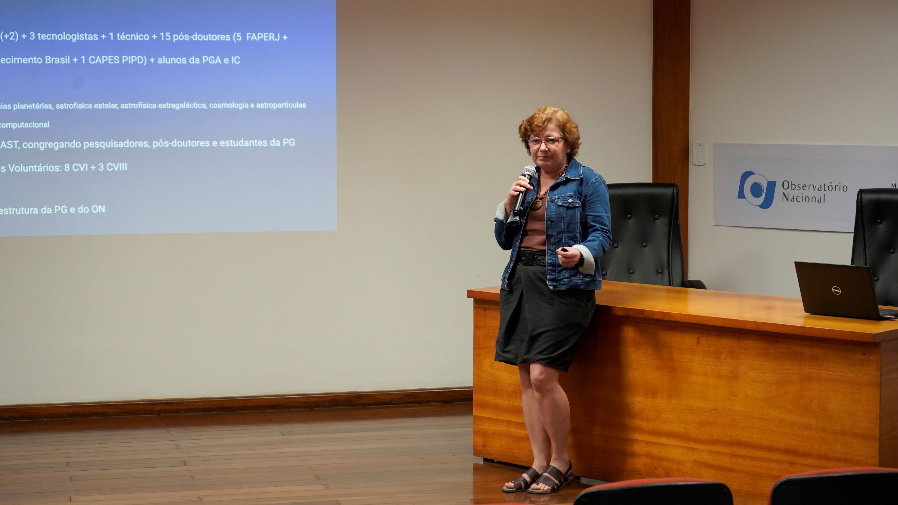 Dra. Simone Daflon, gestora da Coordenação de Astronomia e Astrofísica (COAST)