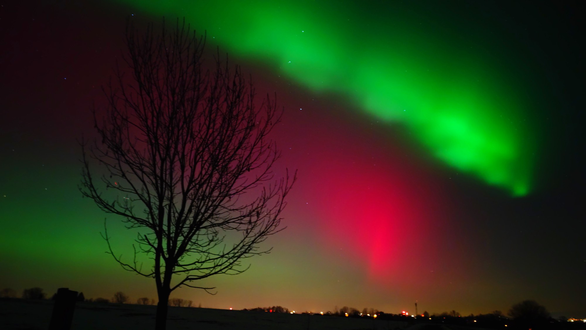 Aurora decorrente da EMC do dia 18 de Janeiro, fotografada por Ivan Saran em 19 de Janeiro de Český Těšín, Tchéquia. Fonte: Ivan Saran e SpaceWeather.com.