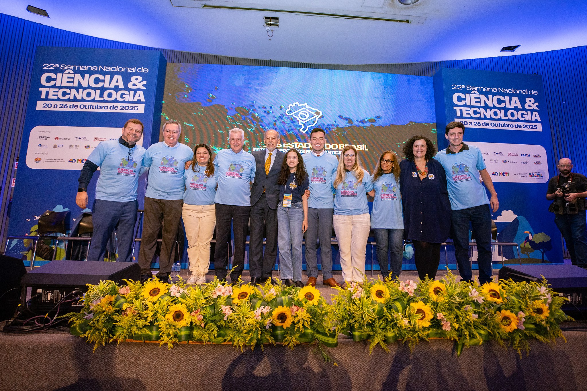 Responsáveis pela OBA, Caça Asteroides, OBSAT e ONC. Da esquerda para a direita: Virgilio Siqueira (OBA), Jean Carlo Catapreta (ONC), Luana Bonone (MCTI), Deputado Pedro Aihara (MG), Inácio Arruda (MCTI), Nicolinha, Rodrigo Rollemberg (Deputado Brasília), Silvana Copceski Stoinski (MCTI), Josina Nascimento (ON/OBA/AstroNasaBrasil), Juana Nunes (MCTI), .Rafael Aroca (OBSAT).