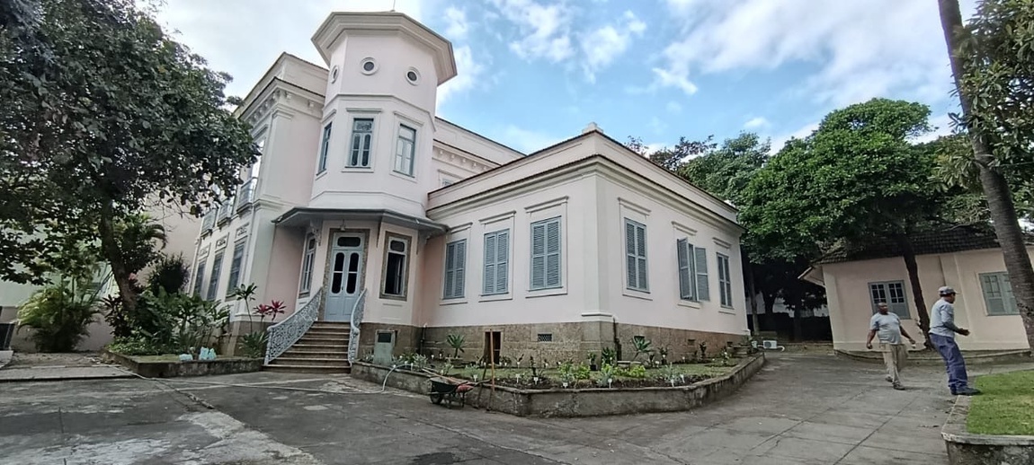 Recém-reinaugurada, a Casa Rosa exibe jardim plantado por servidores, colaboradores e alunos. Foto: Amannda Amorim/ON.