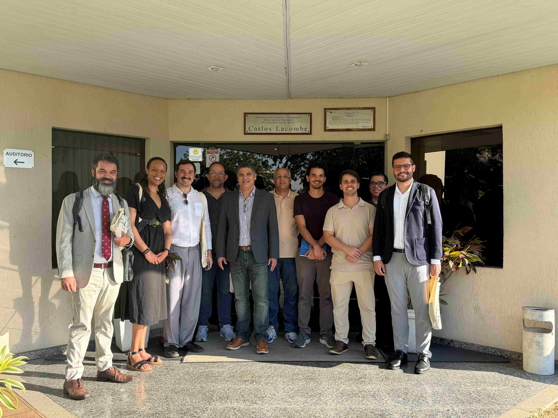 Servidores do ON recebem uma delegação da Universidade de Leicester, com intermediação de servidores do IBICT. Foto: Vanessa Araújo/ON.