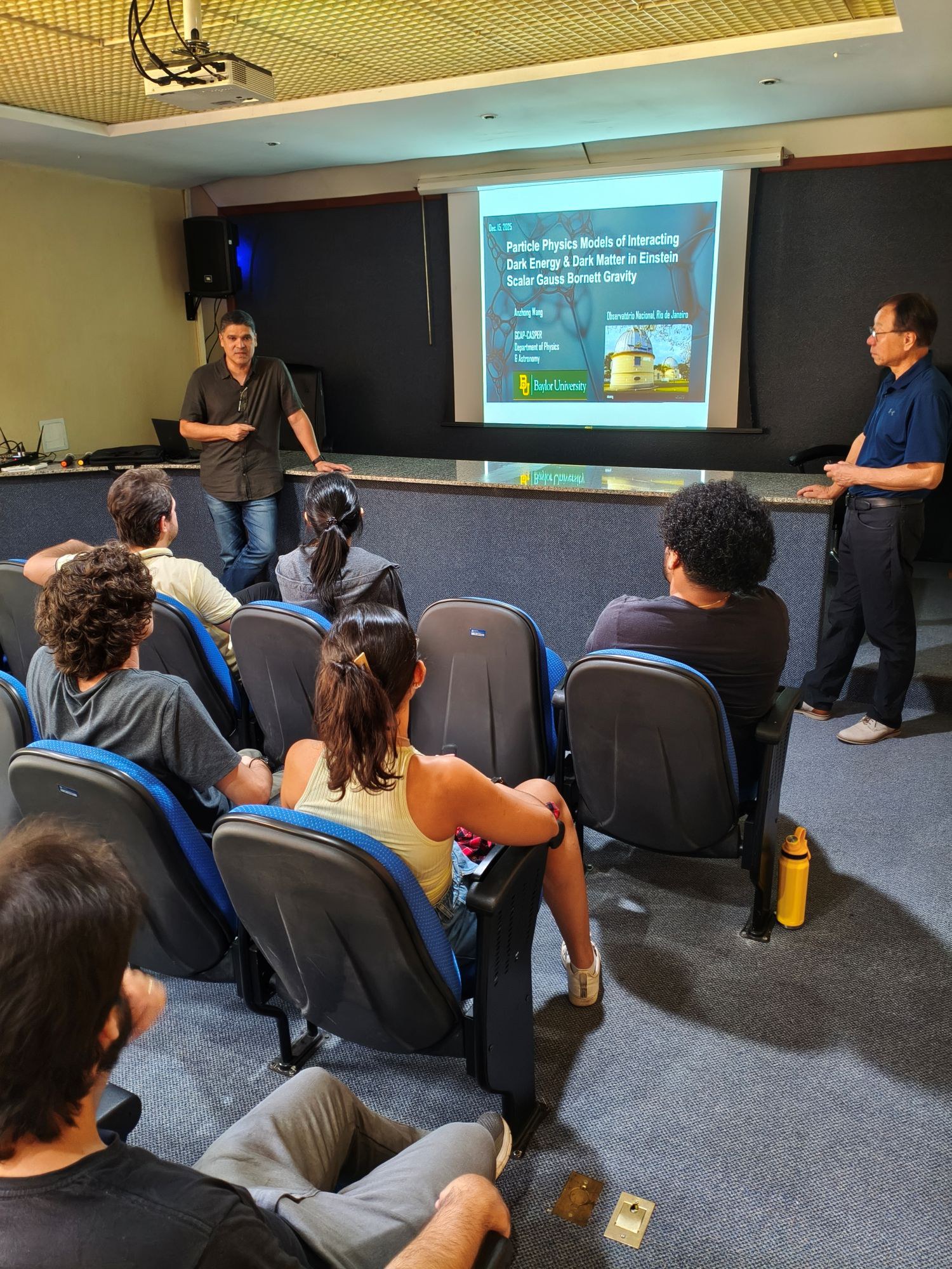 O diretor do ON, Prof. Jailson Alcaniz, e o Prof. Anzhong Wang.