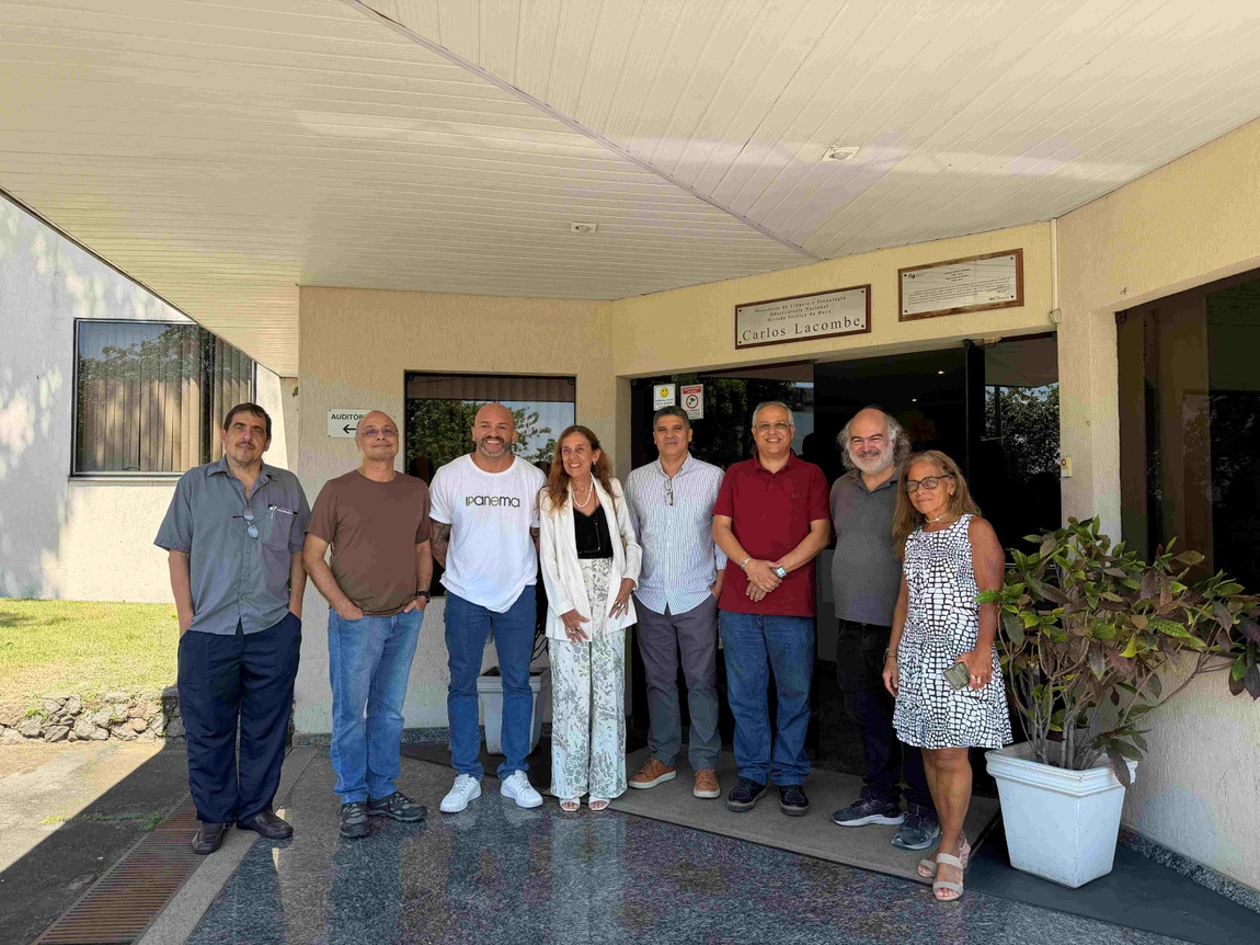 Da esquerda para a direita: Dr. André Wiermann; Dr. Jorge Carvano; Dr. Jorge Eduardo Mansur; a secretária Andréa Latgé; Dr. Jailson Souza de Alcaniz; Dr. Ricardo José de Carvalho; Dr. Pedro Senna; Dra. Josina Nascimento. Foto: ON.
