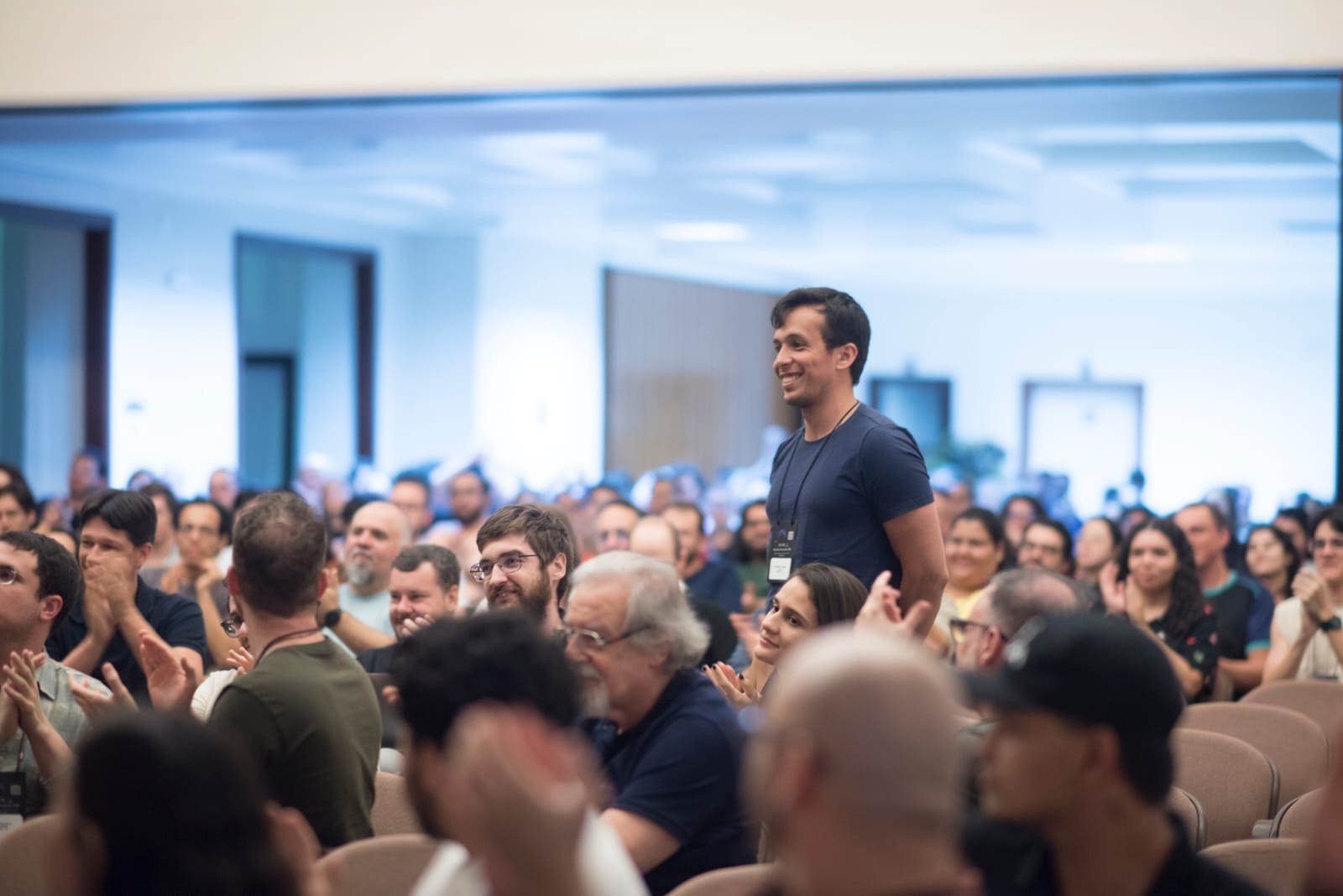 Dr. Chrystian Pereira é aplaudido na reunião da SAB, na qual sua teve recebeu menção honrosa.