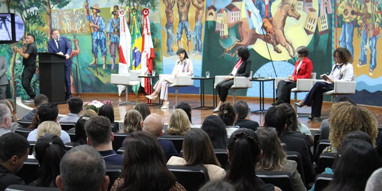 Ouvidorias públicas debatem inovação e escuta qualificada em seminário nacional realizado em BH