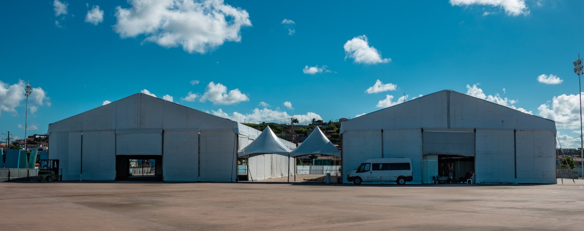 A obra do Hospital de Campanha na Praça 09 de Julho, no Cabo de Santo Agostinho/PE que vai disponibilizar 120 leitos para o casos de coronavírus, está muito avançada