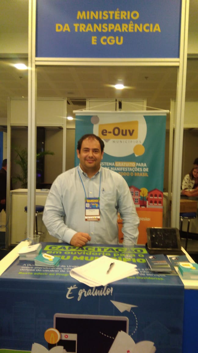 Servidor Bruno Anzolin no evento Marcha dos Prefeitos