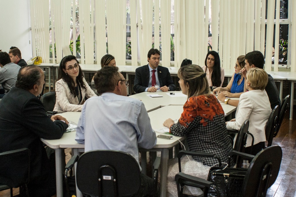 Oficina de tratamento de denúncias em ouvidoria - grupo em debate na turma 2