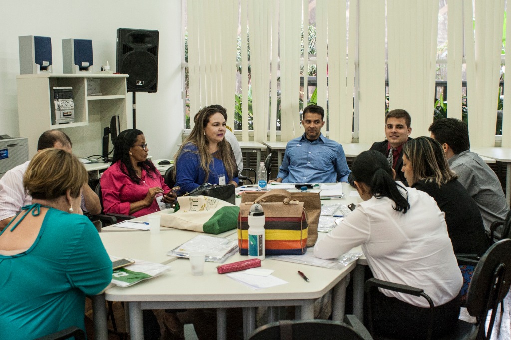 Oficina de tratamento de denúncias em ouvidoria - grupo em debate na turma 2