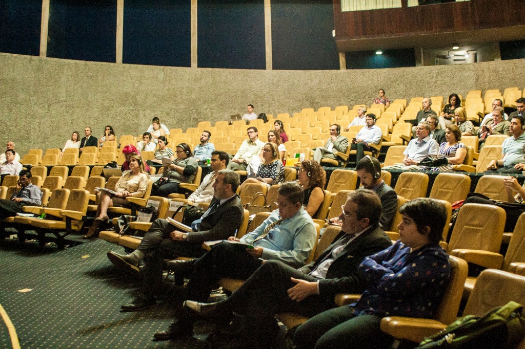 Oficina de jurisprudência e proteção de dados pessoais - público da oficina assistindo à apresentação do conteúdo