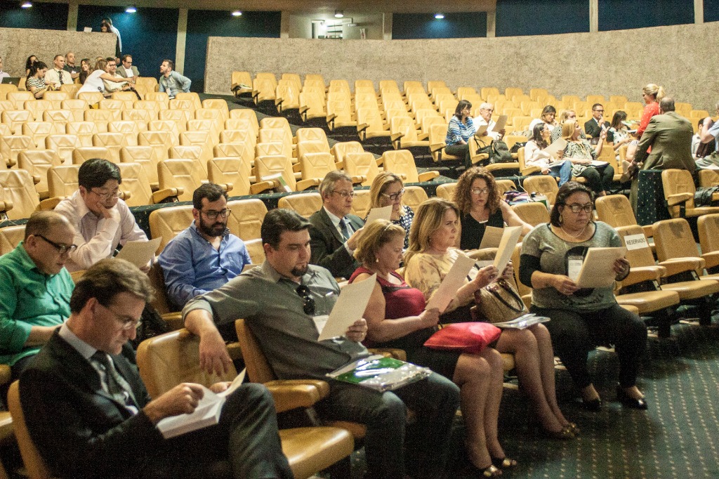 Oficina de jurisprudência e proteção de dados pessoais - grupos durante a atividade