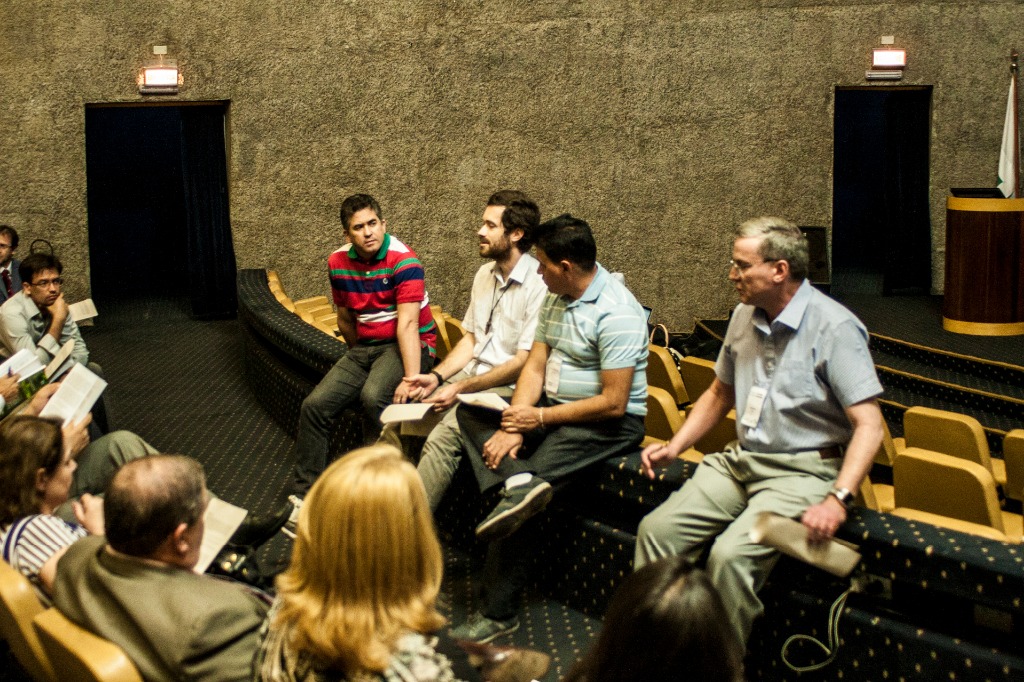 Oficina de jurisprudência e proteção de dados pessoais - grupo em debate durante a atividade