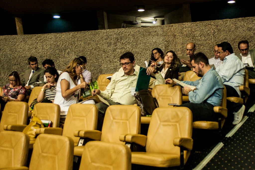 Oficina de jurisprudência e proteção de dados pessoais - grupo durante a atividade