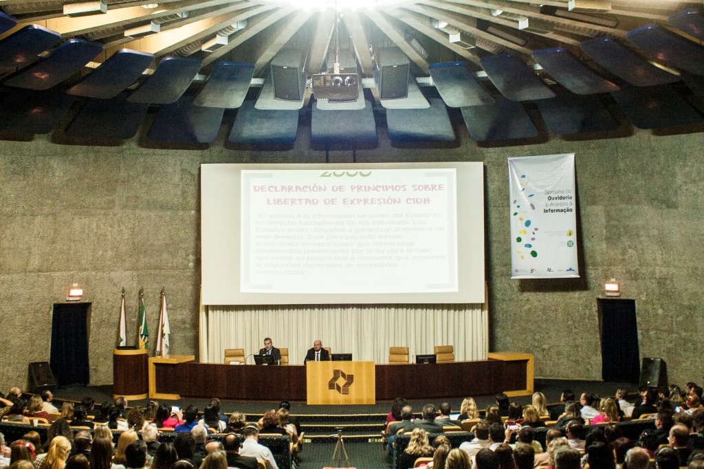 Seminário Interamericano de Transparência e Acesso à Informação - Gilberto Waller e Edison Lanza durante apresentação