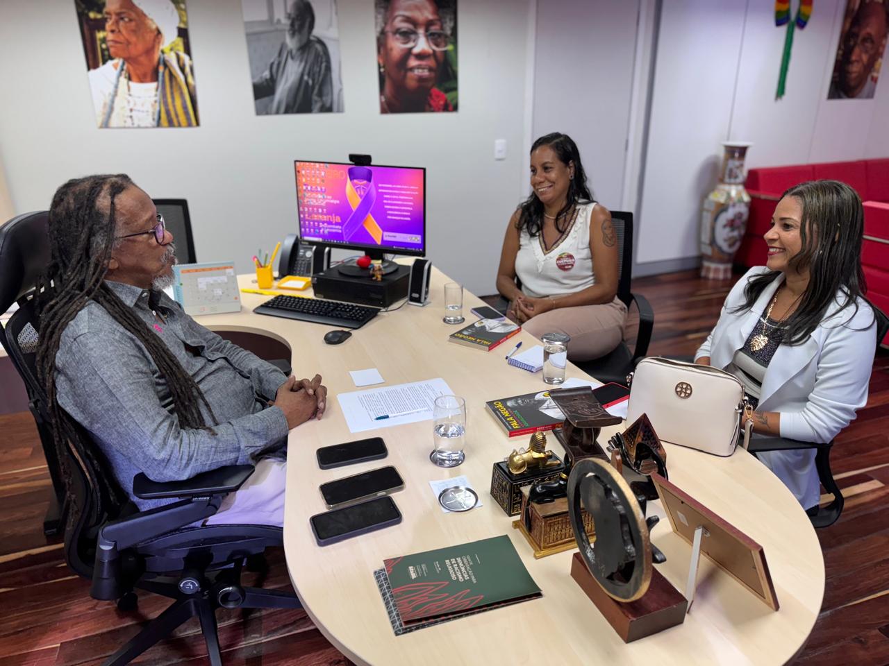 Secretária de Cultura de Camaçari, Elci Freitas, e a assessora-chefe Ellen Borges 