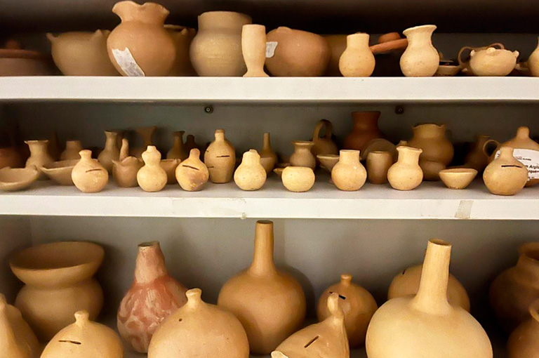 Riqueza da cerâmica protegida no acervo da fundação