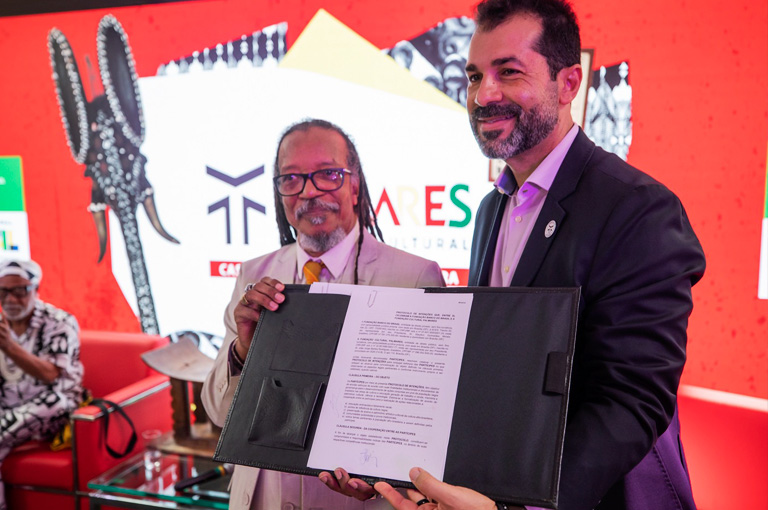 O presidente da Fundação Banco do Brasil, Kleytton Morais, com João Jorge