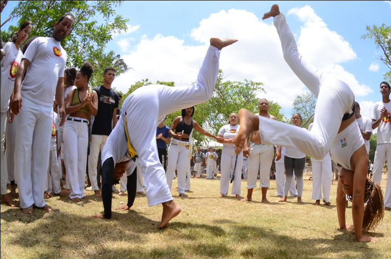 Rodas de capoeira de diferentes vertentes ocuparam vários espaços do parque