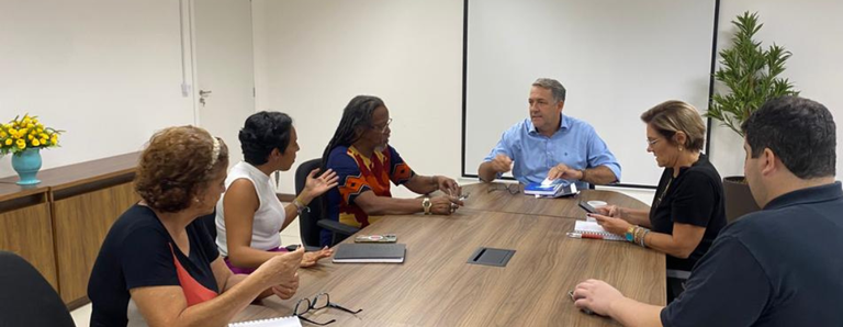 Reunião sobre Importância Cultural da Praça dos Orixás