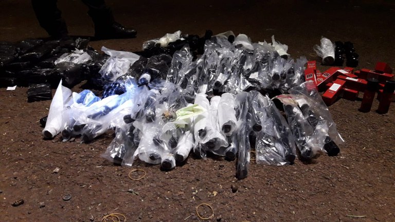 armamento apreendido foz abril.jpg