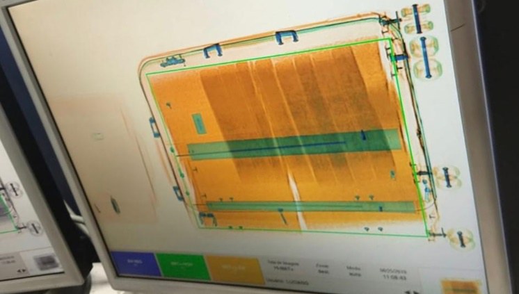 4 imagem raio-x maconha na mala.jpeg