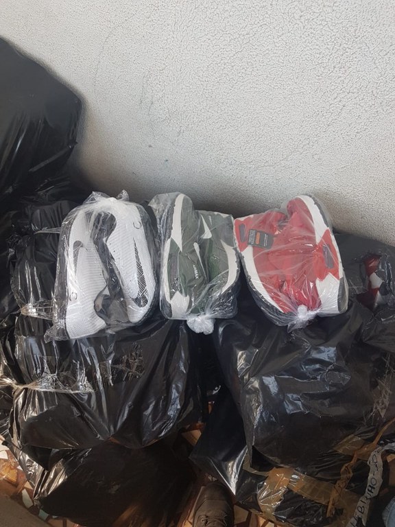 tenis falsificados.jpg