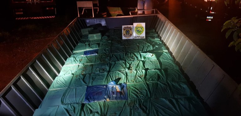 cigarros mercedes caminhão.jpg