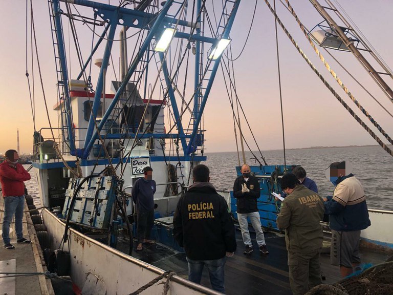 PF - 15 toneladas de peixe.jpg