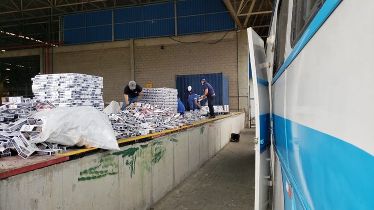 PF - Apreensão de 42,5 mil maços de cigarros (3).jpeg