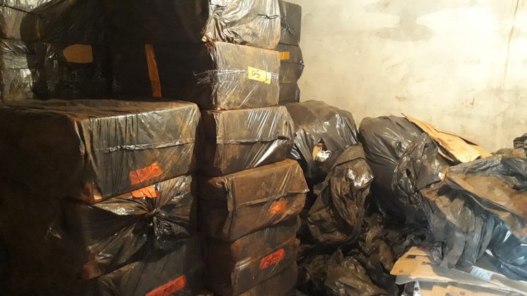 apreensão cigarros Foz.jpg