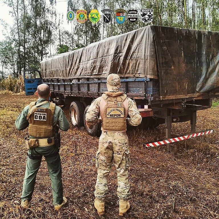 veículos e cigarros apreendidos na ação.jfif