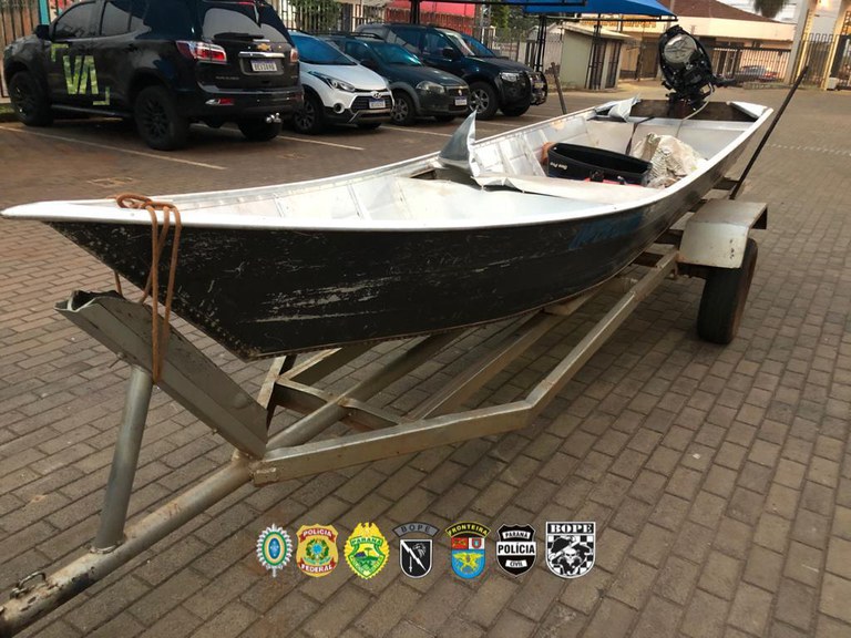 embarcação apreendida guaíra pr.jpg