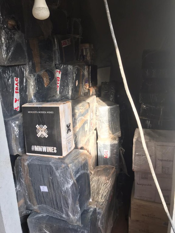 mercadorias apreendidas em Foz 3.jpg