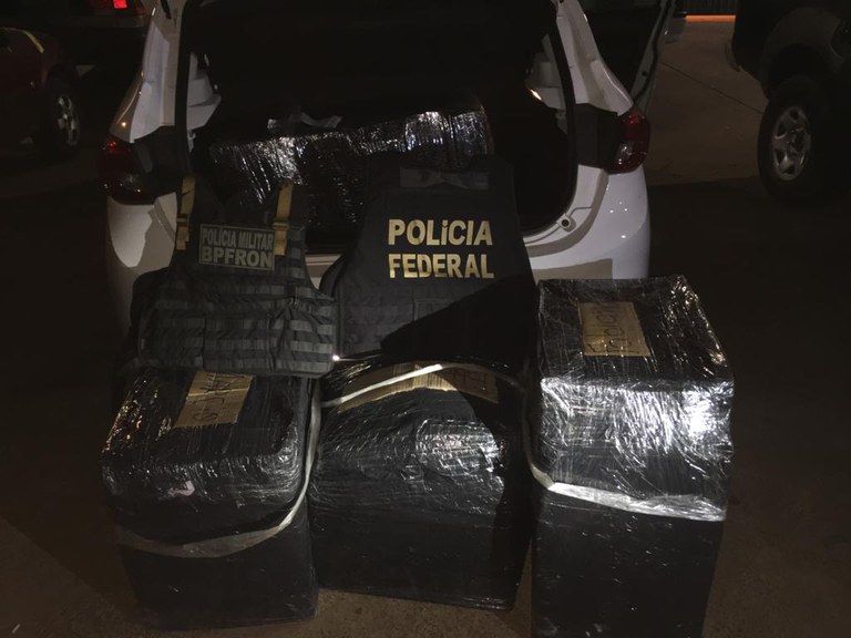 eletronicos e cosméticos apreendidos em Foz.jpg