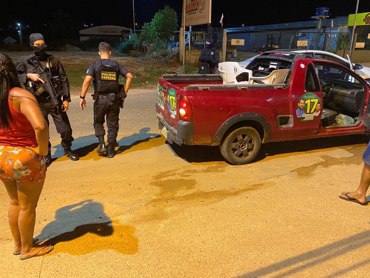 Polícia Federal Conduz 10 Pessoas à Delegacia Da Pf Em Epitaciolândia 