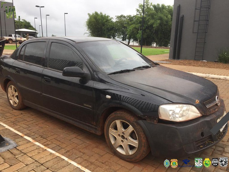 apreensão cigarros e veículos Guaíra PR 2.jfif