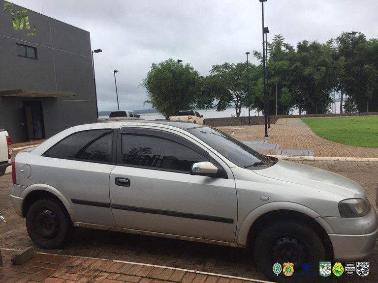 apreensão cigarros e veículos Guaíra PR.jfif